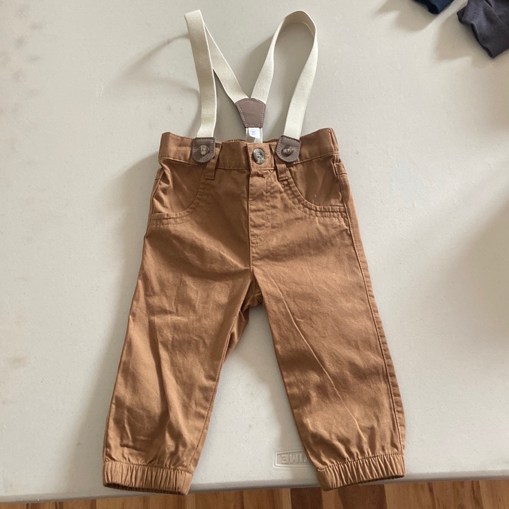 Baby pants with suspenders